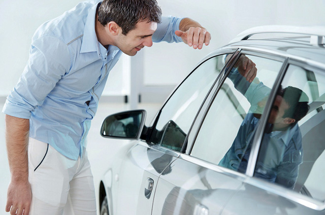 Bảo dưỡng ô tô tại nhà củng phải kiểm tra ngoại thất xe