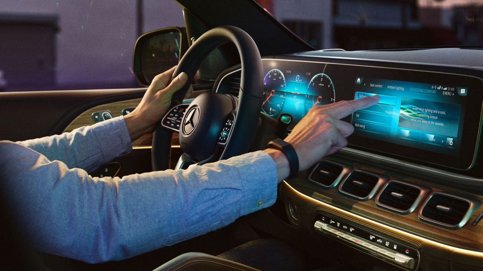 Nghiên cứu về hệ thống giải trí trên xe hơi: điều khiển bằng nút bấm tốt hơn cảm ứng