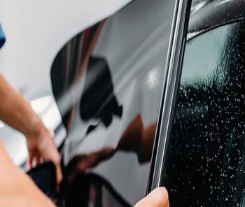 Có nên dán phim cách nhiệt kính lái ô tô không?