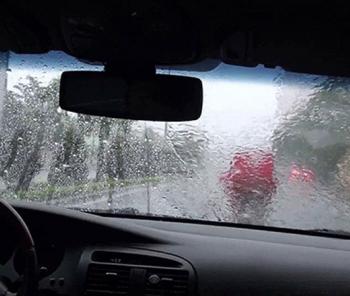 Hệ thống hỗ trợ lái xe tự động hoạt động không tốt dưới trời mưa