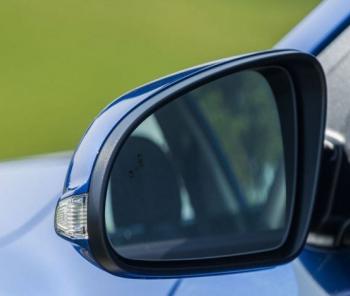 Khi nào cần thay thế gương chiếu hậu ô tô ?