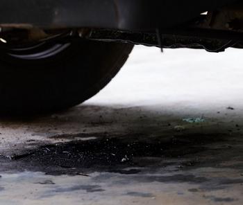 Lỗi chảy dầu dưới gầm xe ô tô: Nguyên nhân và cách khắc phục