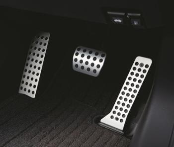 Sự khác biệt giữa phanh tay ô tô và phanh chân ô tô?