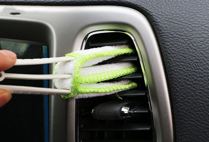 Bảo dưỡng điều hòa ô tô cách vệ sinh cửa gió dàn lạnh ô tô